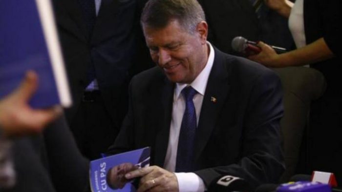 Preşedintele Iohannis vă aşteaptă la Bookfest cu volumul „Primul Pas“