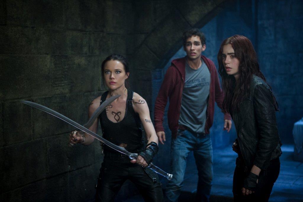 Câștigă o invitație dubla la filmul „The mortal instruments”