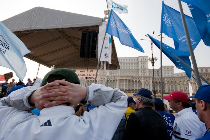 Prezenta redusa la mitingul din Piata Constitutiei. Sindicalistii au plecat acasa cu doua ore mai devreme (Galerie foto)