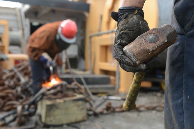 Manpower: Lipsa muncitorilor calificati poate frana cresterea economica