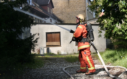 Pompierii, militarii si profesorii, in topul increderii romanilor