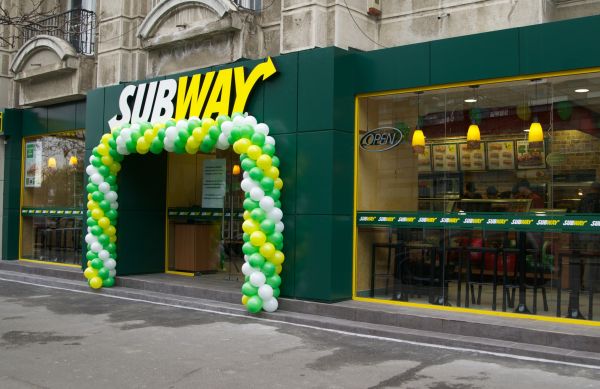 Subway a deschis primul restaurant din România. Până la finele anului vor fi inaugurate alte două unităţi