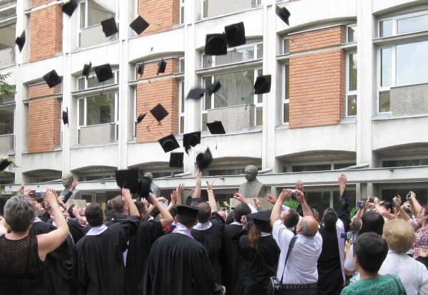 Tânăr genial, doresc un loc la cea mai bună universitate. Cât de bogat eşti?