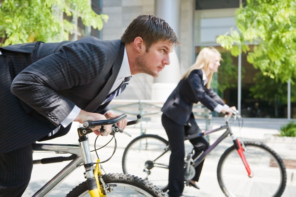 Franţa ȋşi va plăti cetăţenii pentru a merge pe bicicletă la serviciu