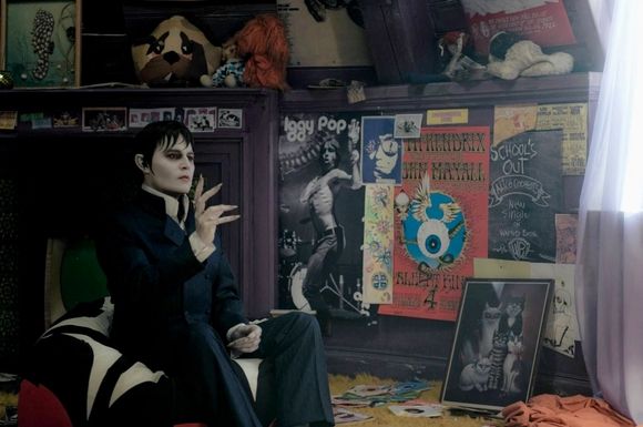 Castiga o invitatie dubla la filmul „Dark Shadows ”