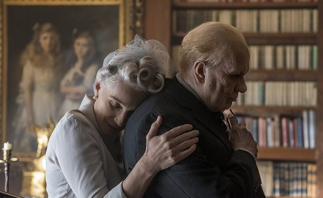 Câștigă o invitație dublă la filmul „DARKEST HOUR. ZIUA DECISIVĂ 