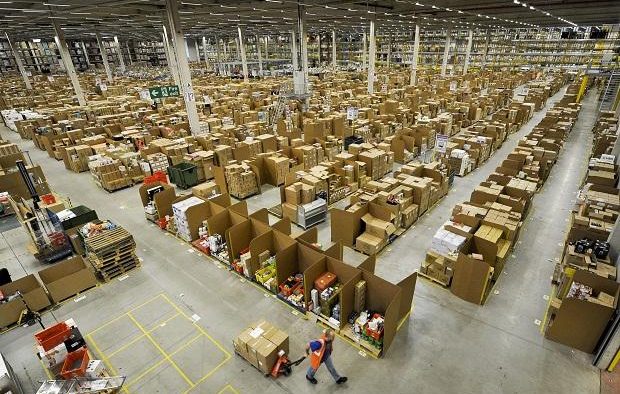 Număr de cereri de angajare record! De ce se înghesuie americanii să lucreze pentru Amazon