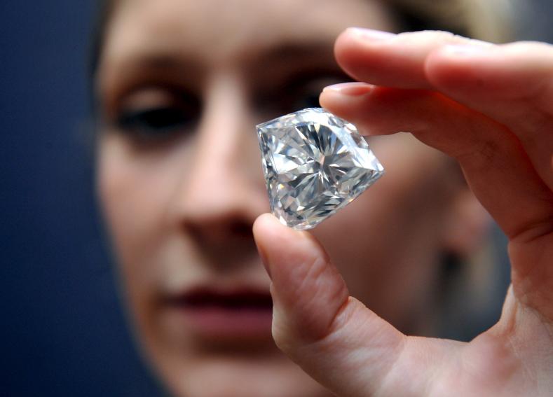 Rusia dă peste cap piaţa de diamante. Au fost descoperite rezerve de mii de miliarde de carate