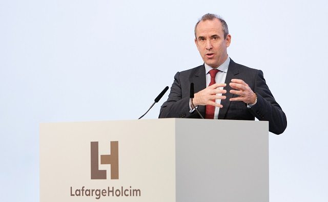 Scandal la LafargeHolcim. Directorul general va plăti cu funcția deși compania spune că nu e vinovat