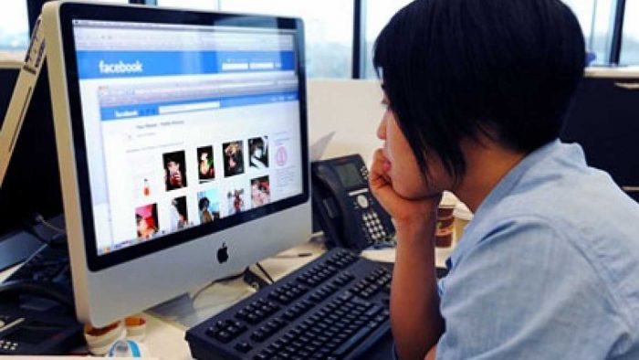 Pe Facebook: Discuţii pe anumite subiecte, în cadrul unor grupuri publice