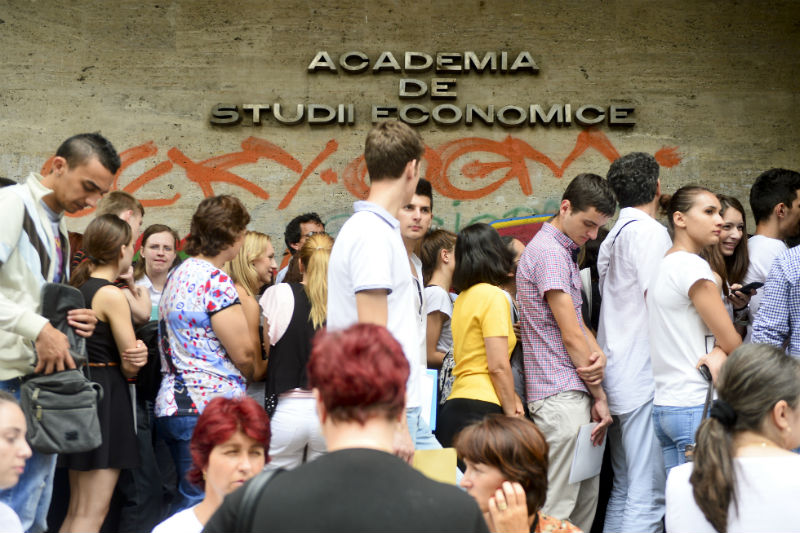 Oferă facultăţile ce mai cere acum economia?