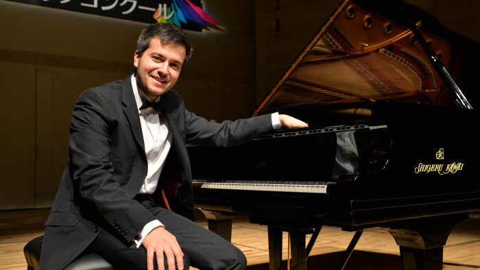 Pianistul Florian Mitrea în închiderea stagiunii Orchestrei de Cameră Radio