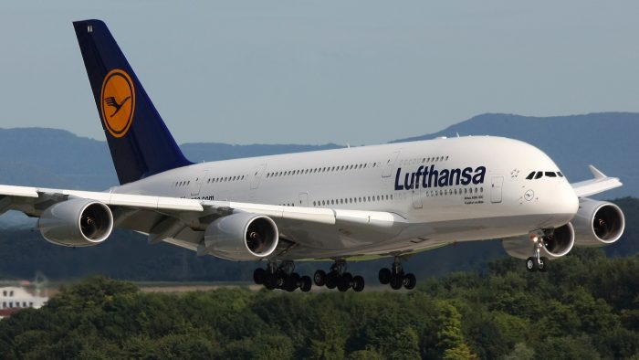 Lufthansa dă în judecată însoţitorii de zbor aflați în grevă