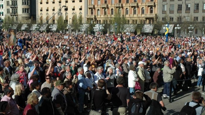 Milioane de persoane din întreaga lume au gustat fructele amare ale politicilor de demonizare