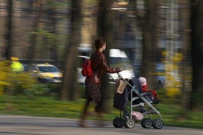 Indemnizatia pentru cresterea copilului, suplimentata cu 600 de lei in cazul sarcinilor multiple