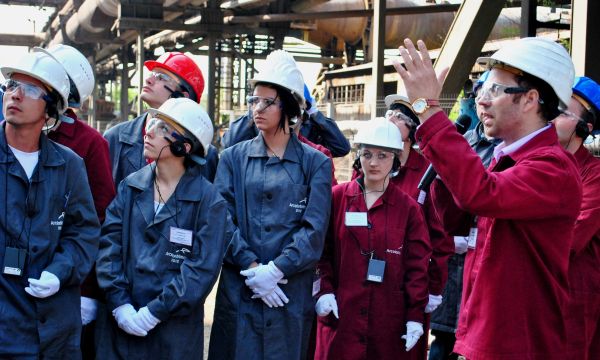 Şcoală de vară pentru studenţi, la ArcelorMittal Galaţi