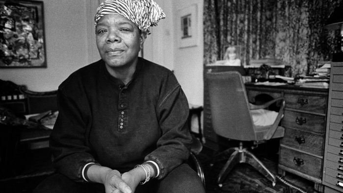 “Vei fi surprins să afli de copacii care mârâie când sunt smulşi cu putere”. Povestea poetei și activistei Maya Angelou