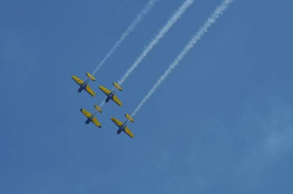 Acrobațiile cu planorul, atracțiile primei zile la showul aerian de la Aeroportul Băneasa