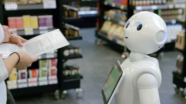 Robot concediat după o săptămână pentru că încurca clienții