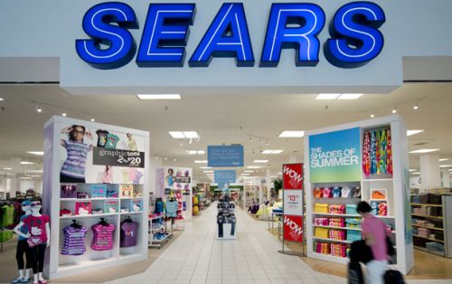 Retailerul Sears a mai fost „cât pe-aci să cadă” şi şi-a revenit