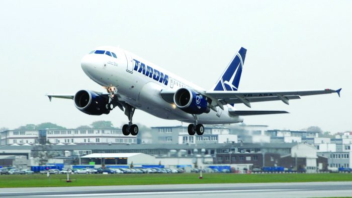 Tarom intră în război cu Blue Air pentru ruta Bucureşti-Iaşi