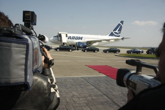 Factura incompetenţei. Deciziile care au dus Tarom în vrie