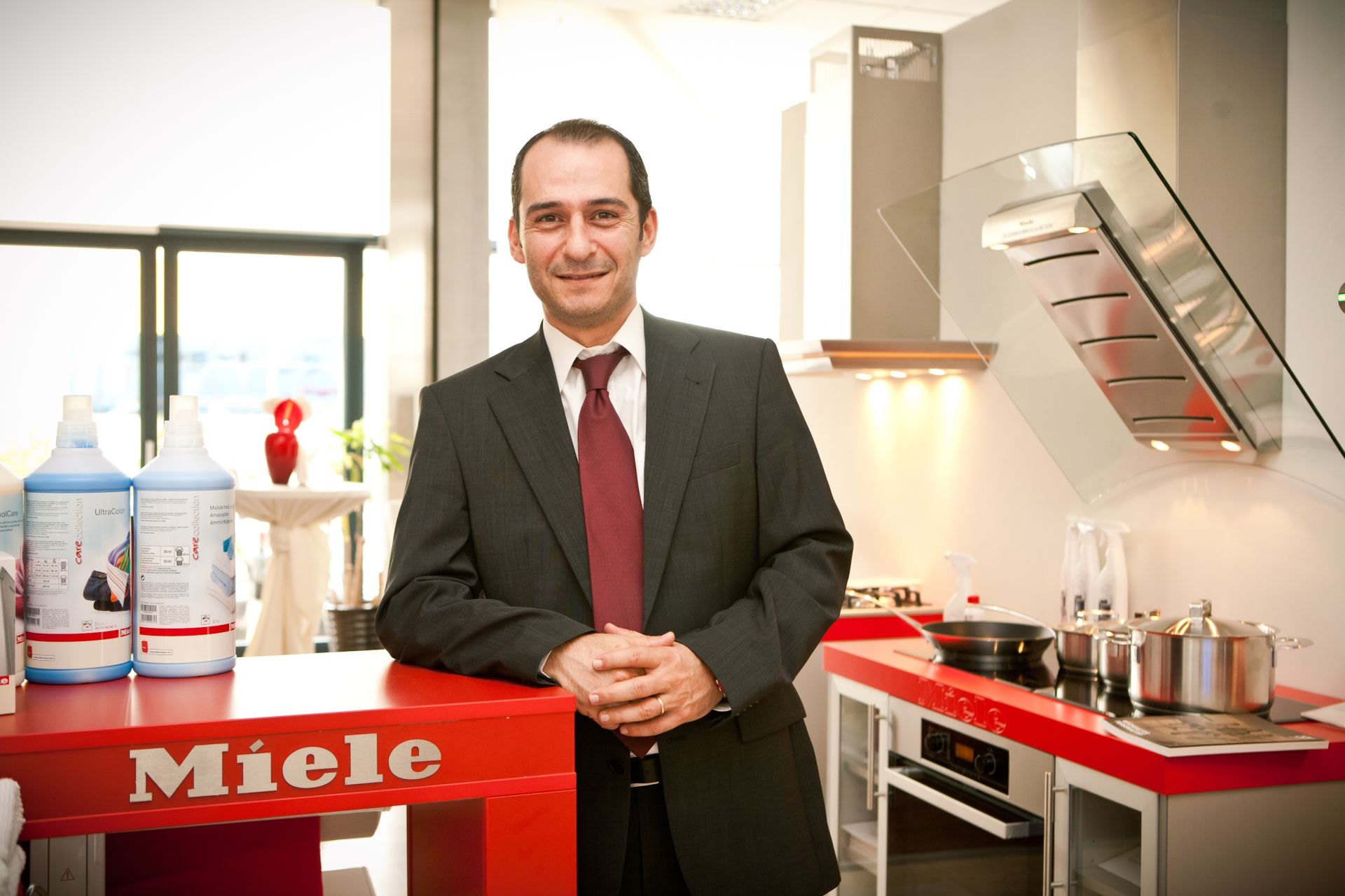 EXCLUSIV CARIERE:  Theofilos Romaios, manager Miele: Totul are un “preţ”, iar dacă nu eşti pregătit să îl plăteşti, lasă locul altcuiva!