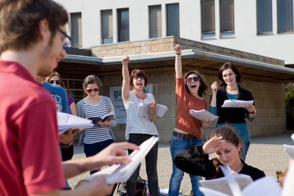 Educaţie personală prin teatru