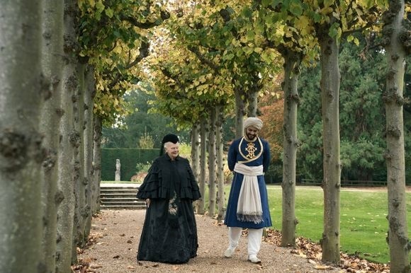 Câștigătorul invitației duble la filmul „Victoria și Abdul”