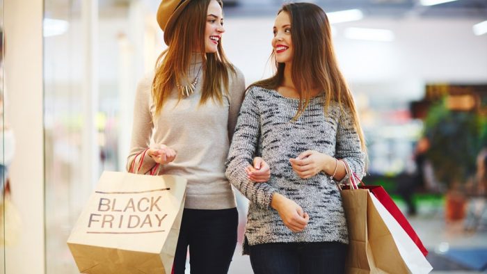 Studiu GPeC & Eureka Insights: 7 din 10 români economisesc bani, așteptând reducerile de Black Friday și de Sărbători pentru a face cumpărături